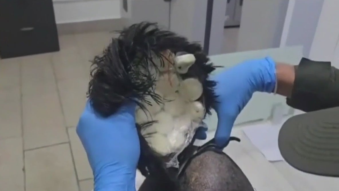 Columbian police catch man smuggling $10K worth of cocaine under toupée